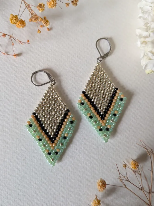 Produkt Eleganckie srebrne kolczyki Zdjęcie